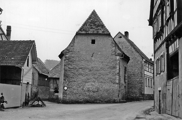 2018 KW04 OG 03231 fb